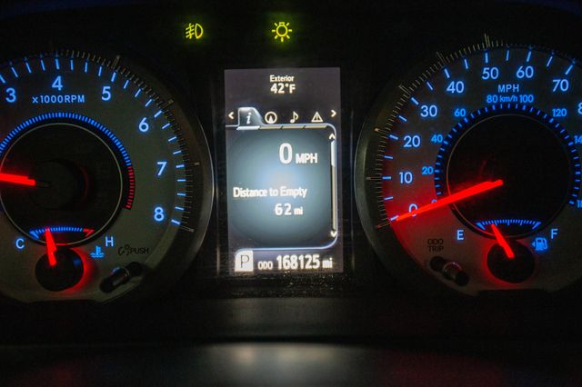 2017 Toyota Sienna SE FWD 8-Passenger - 22971825 - 3