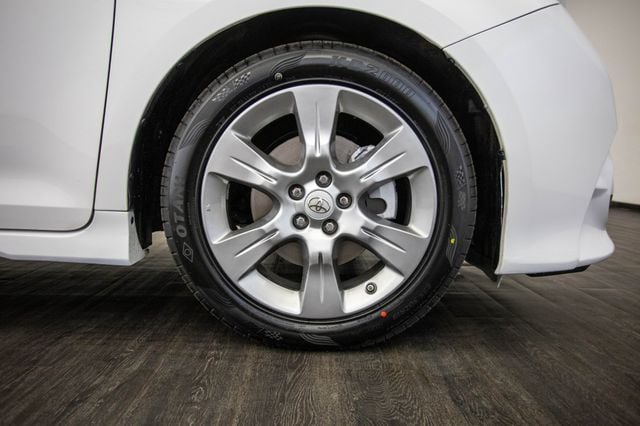 2017 Toyota Sienna SE FWD 8-Passenger - 22971825 - 41