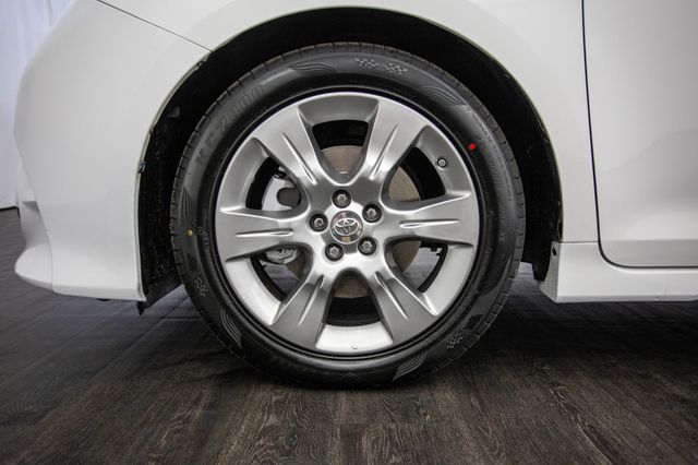 2017 Toyota Sienna SE FWD 8-Passenger - 22971825 - 42
