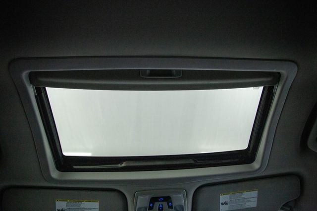 2017 Toyota Sienna SE FWD 8-Passenger - 22971825 - 51