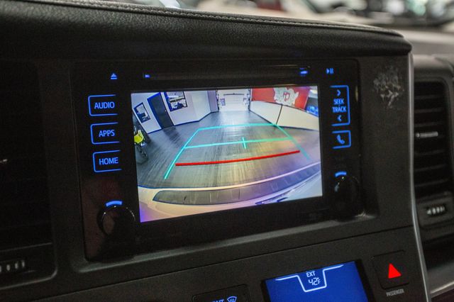 2017 Toyota Sienna SE FWD 8-Passenger - 22971825 - 5