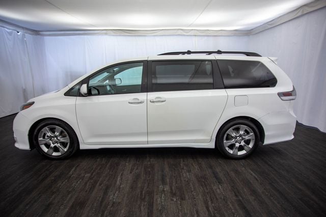 2017 Toyota Sienna SE FWD 8-Passenger - 22971825 - 6