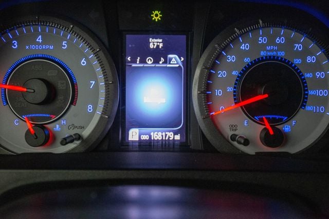 2017 Toyota Sienna SE FWD 8-Passenger - 22971825 - 8