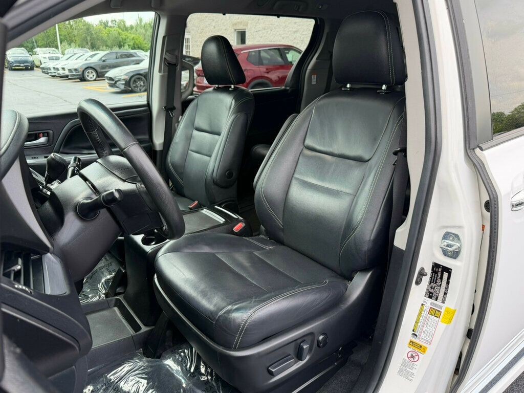 2017 Toyota Sienna SE FWD 8-Passenger - 23037145 - 14