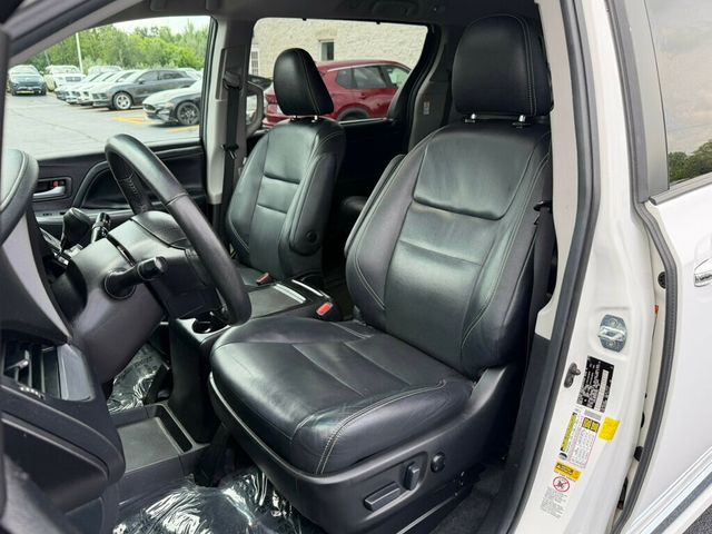 2017 Toyota Sienna SE FWD 8-Passenger - 23037145 - 14