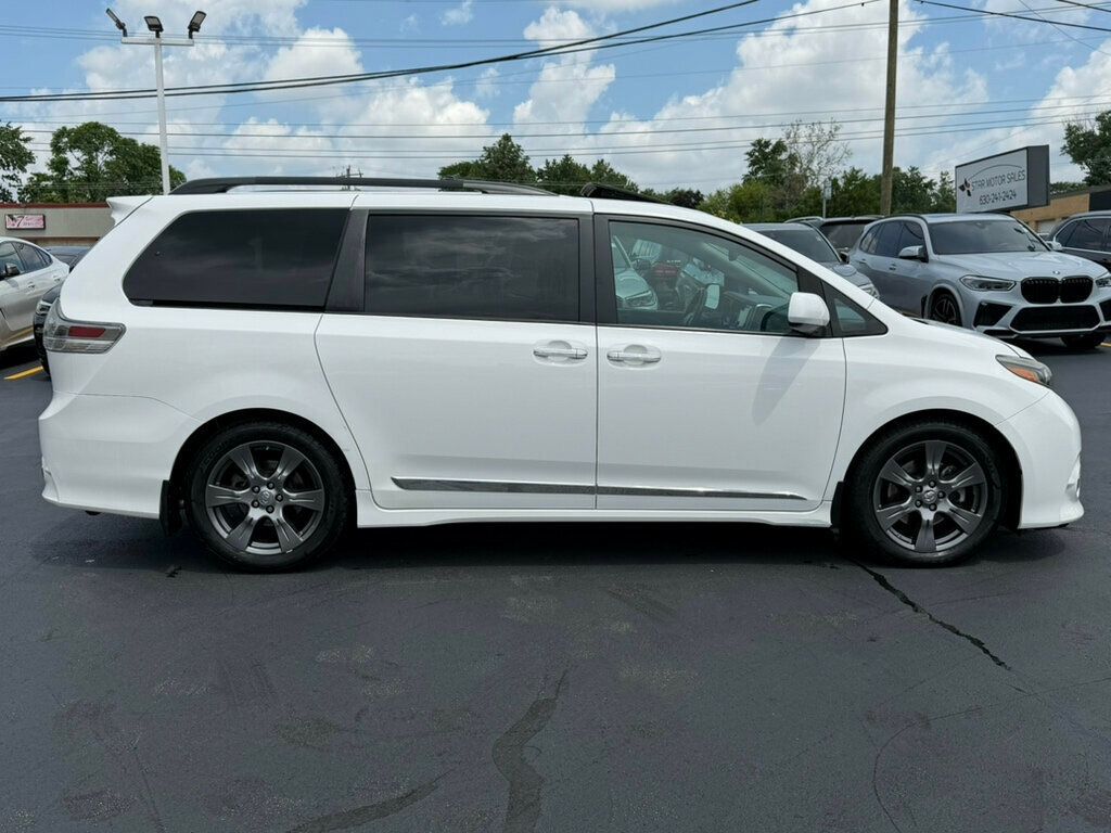 2017 Toyota Sienna SE FWD 8-Passenger - 23037145 - 16
