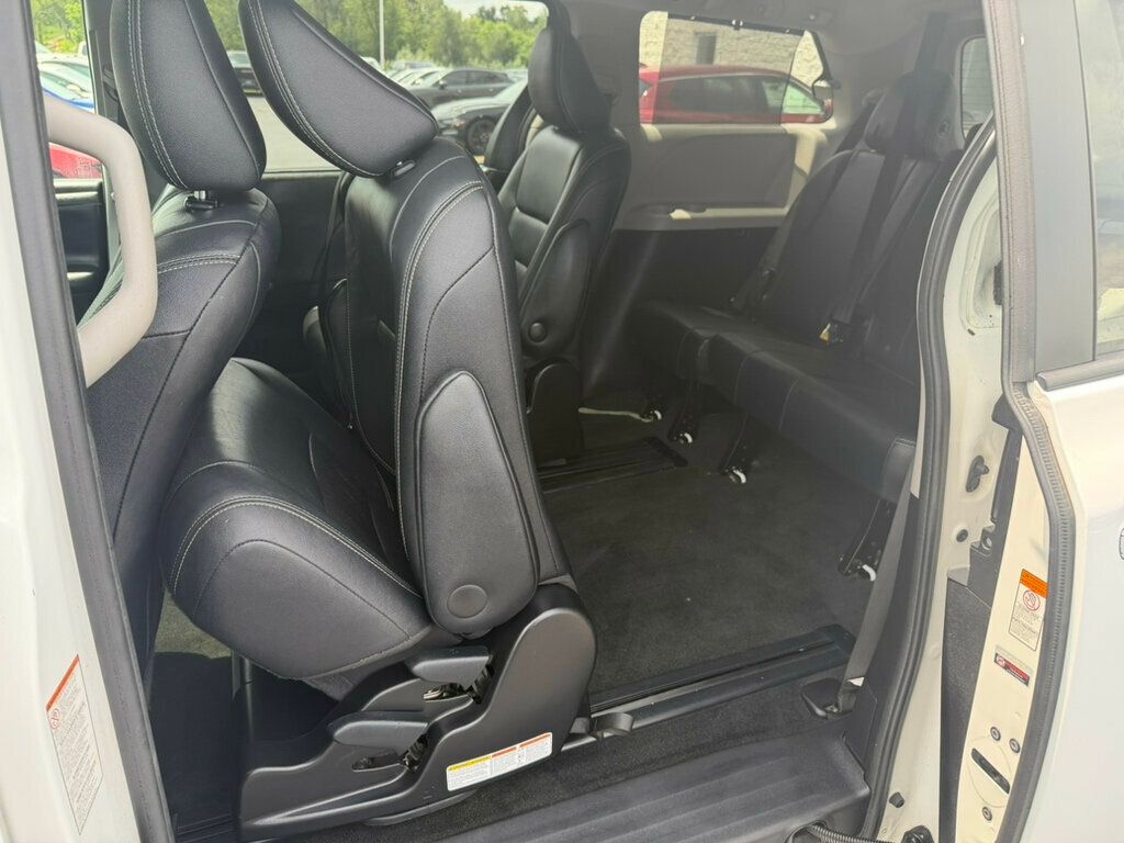 2017 Toyota Sienna SE FWD 8-Passenger - 23037145 - 21