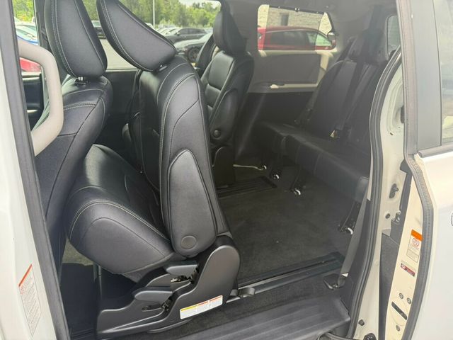2017 Toyota Sienna SE FWD 8-Passenger - 23037145 - 21