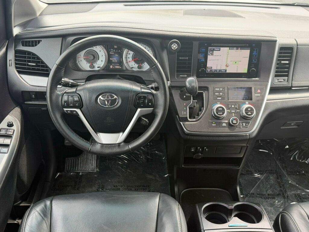 2017 Toyota Sienna SE FWD 8-Passenger - 23037145 - 25