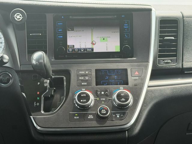 2017 Toyota Sienna SE FWD 8-Passenger - 23037145 - 26