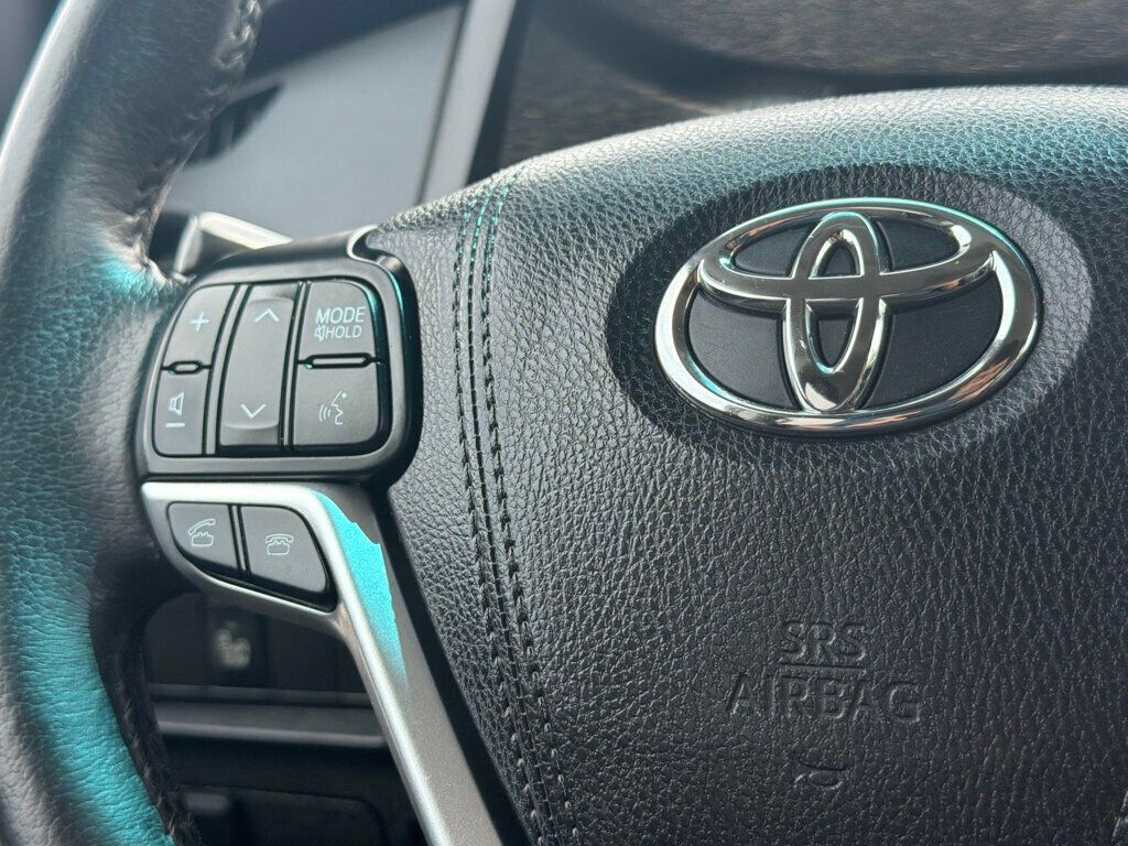 2017 Toyota Sienna SE FWD 8-Passenger - 23037145 - 34