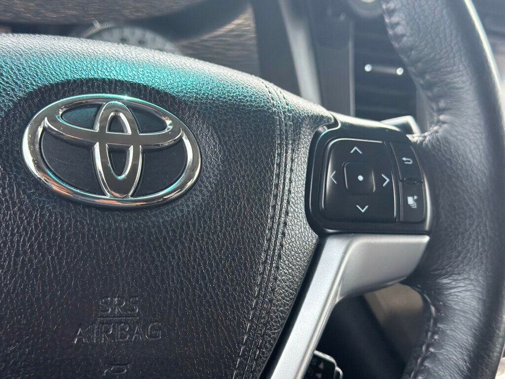 2017 Toyota Sienna SE FWD 8-Passenger - 23037145 - 35