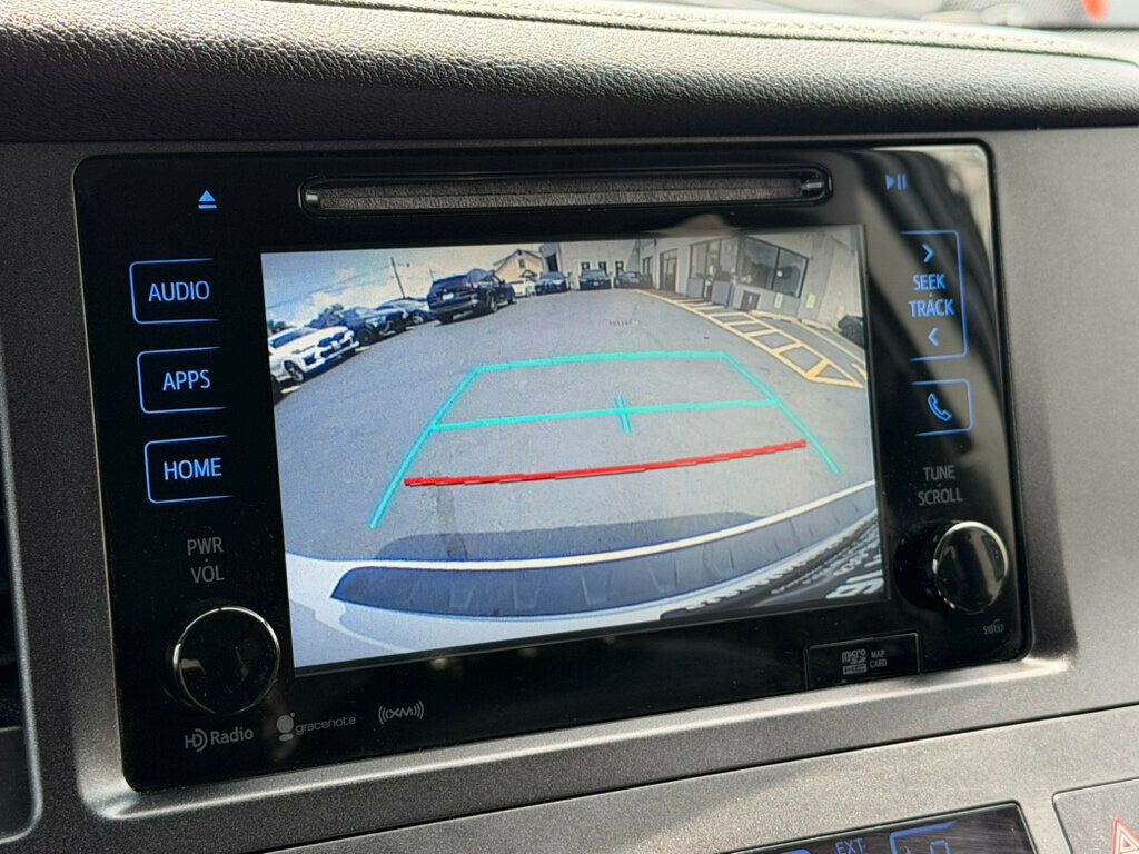 2017 Toyota Sienna SE FWD 8-Passenger - 23037145 - 3