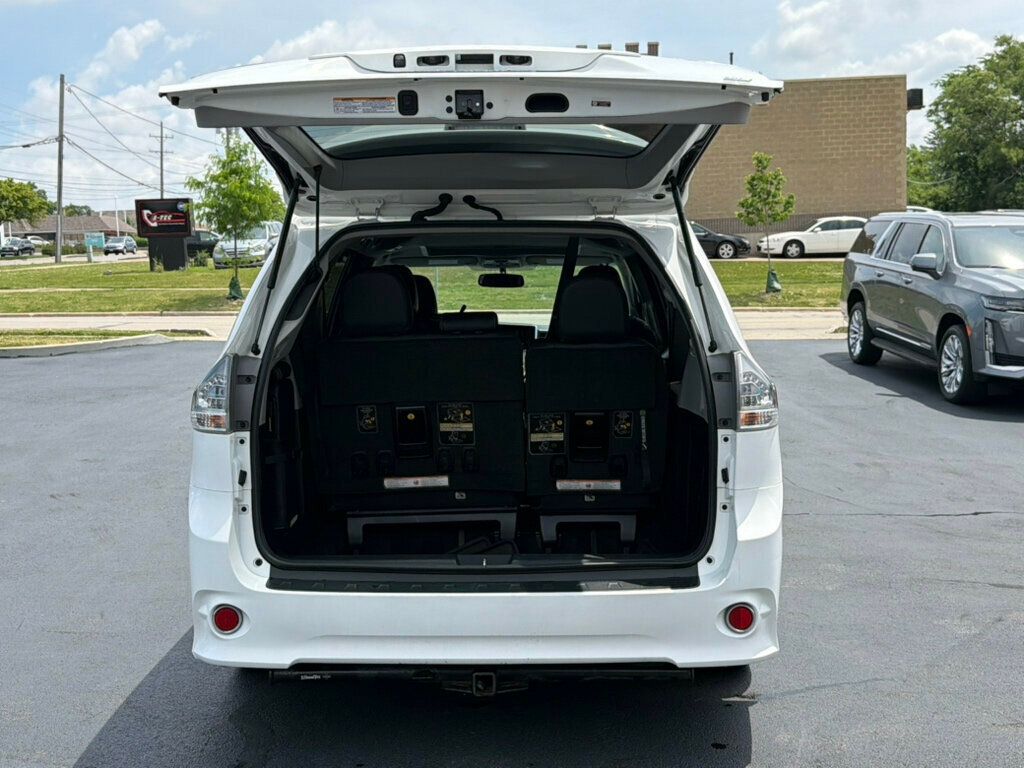 2017 Toyota Sienna SE FWD 8-Passenger - 23037145 - 43