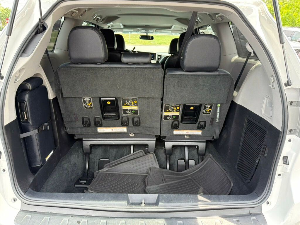 2017 Toyota Sienna SE FWD 8-Passenger - 23037145 - 44