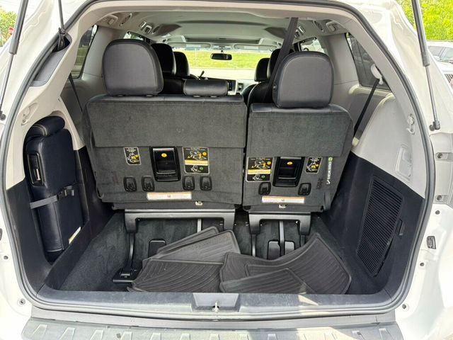 2017 Toyota Sienna SE FWD 8-Passenger - 23037145 - 44