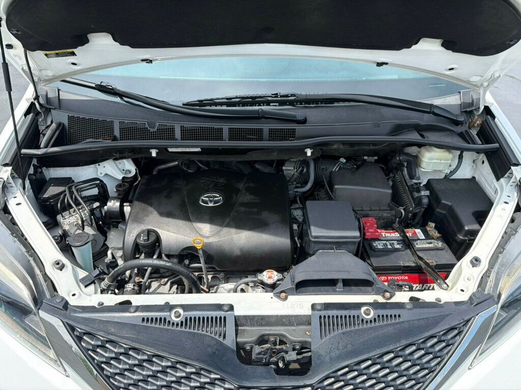2017 Toyota Sienna SE FWD 8-Passenger - 23037145 - 52
