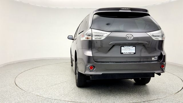 2017 Toyota Sienna SE FWD 8-Passenger VMI Northstar Wheelchair Conversion - 22966057 - 5