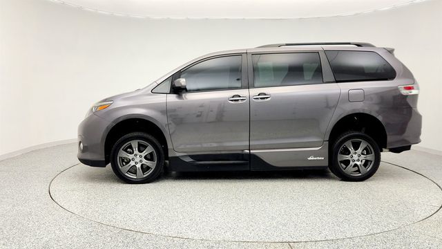 2017 Toyota Sienna SE FWD 8-Passenger VMI Northstar Wheelchair Conversion - 22966057 - 7