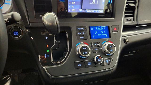 2017 Toyota Sienna SE Premium, 8-Seater with VMI Northstar Wheelchair Conversion - 22966057 - 16
