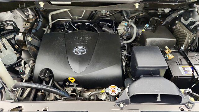 2017 Toyota Sienna SE Premium, 8-Seater with VMI Northstar Wheelchair Conversion - 22966057 - 29