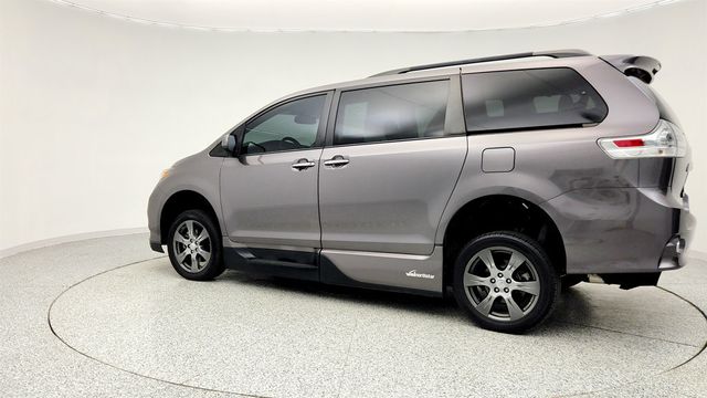 2017 Toyota Sienna SE Premium, 8-Seater with VMI Northstar Wheelchair Conversion - 22966057 - 6