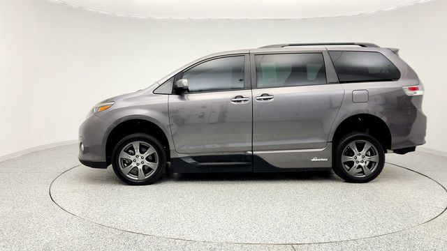 2017 Toyota Sienna SE Premium, 8-Seater with VMI Northstar Wheelchair Conversion - 22966057 - 7