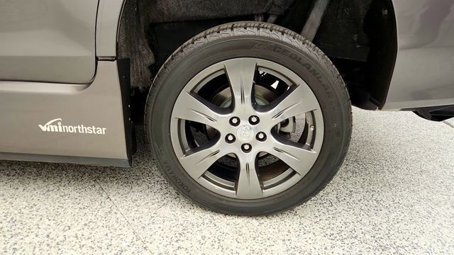2017 Toyota Sienna SE Premium, 8-Seater with VMI Northstar Wheelchair Conversion - 22966057 - 8