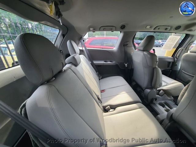 2017 Toyota Sienna XLE Automatic Access Seat FWD 7-Passenger - 23073649 - 10