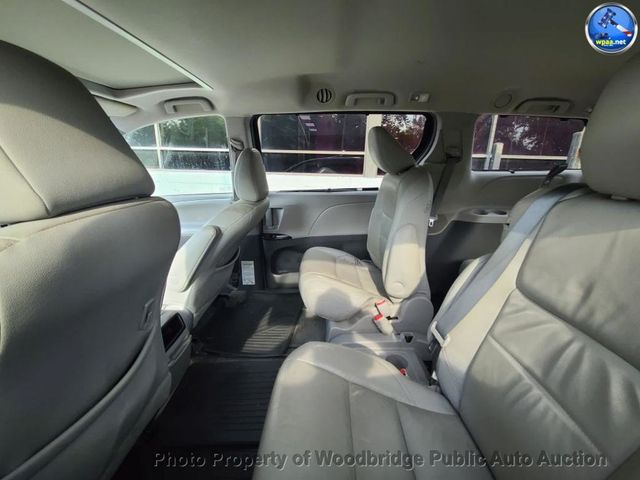 2017 Toyota Sienna XLE Automatic Access Seat FWD 7-Passenger - 23073649 - 8