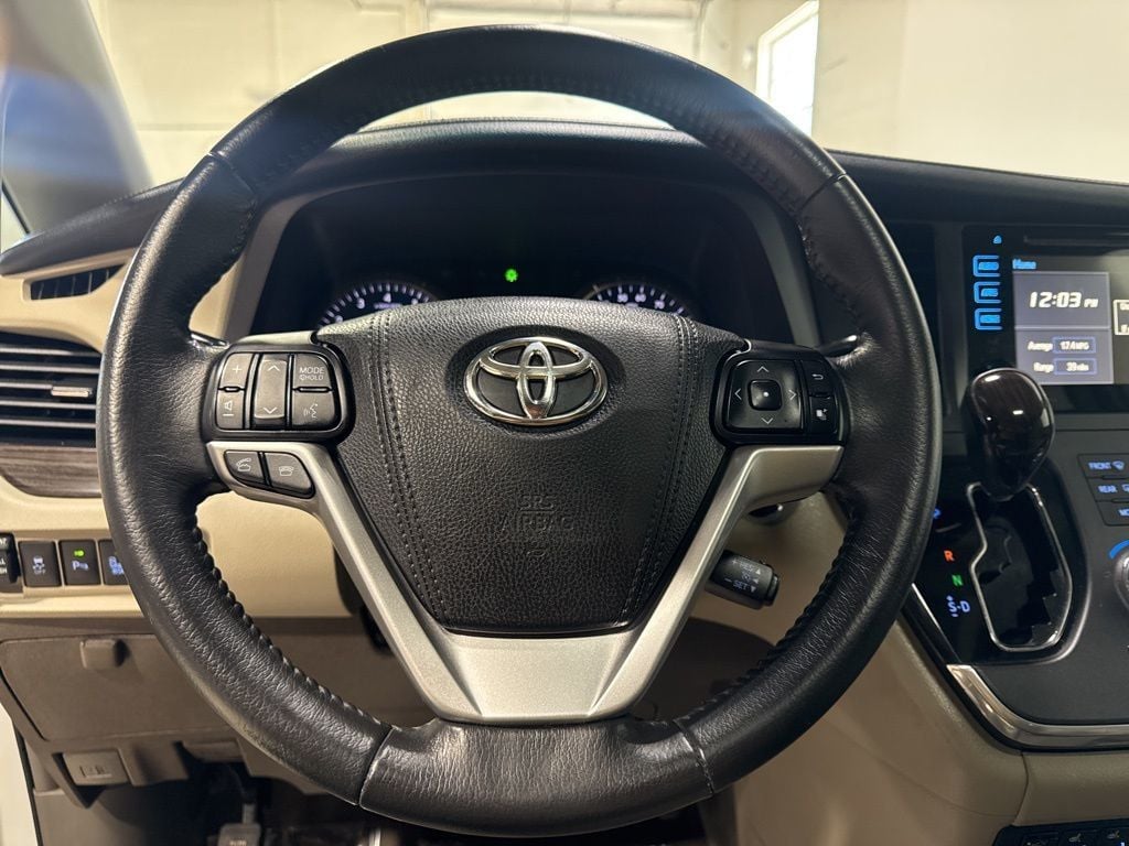 2017 Toyota Sienna XLE Automatic Access Seat FWD 7-Passenger - 22973366 - 9