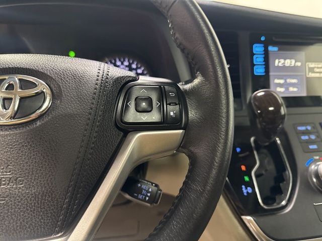 2017 Toyota Sienna XLE Automatic Access Seat FWD 7-Passenger - 22973366 - 10