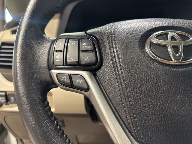 2017 Toyota Sienna XLE Automatic Access Seat FWD 7-Passenger - 22973366 - 11