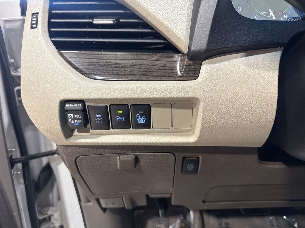 2017 Toyota Sienna XLE Automatic Access Seat FWD 7-Passenger - 22973366 - 12