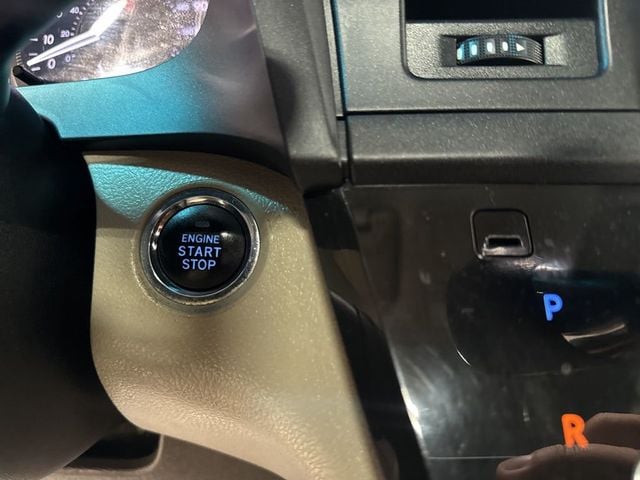 2017 Toyota Sienna XLE Automatic Access Seat FWD 7-Passenger - 22973366 - 14