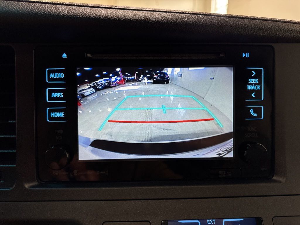 2017 Toyota Sienna XLE Automatic Access Seat FWD 7-Passenger - 22973366 - 18