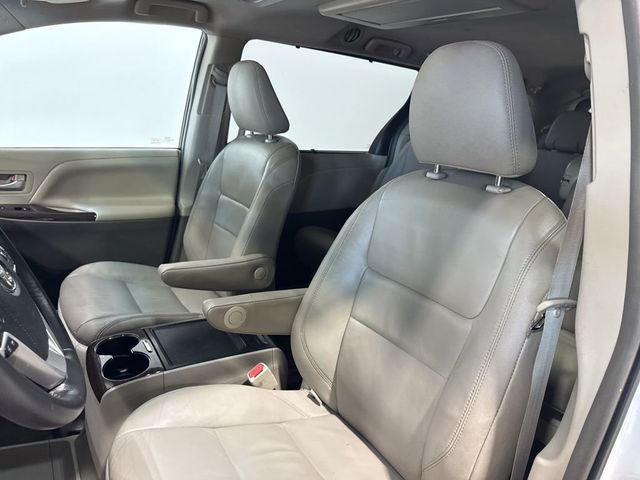 2017 Toyota Sienna XLE Automatic Access Seat FWD 7-Passenger - 22973366 - 28