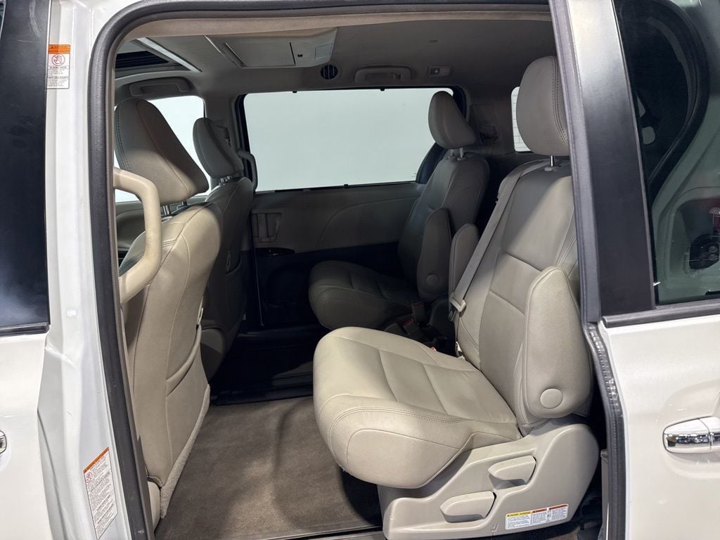 2017 Toyota Sienna XLE Automatic Access Seat FWD 7-Passenger - 22973366 - 31