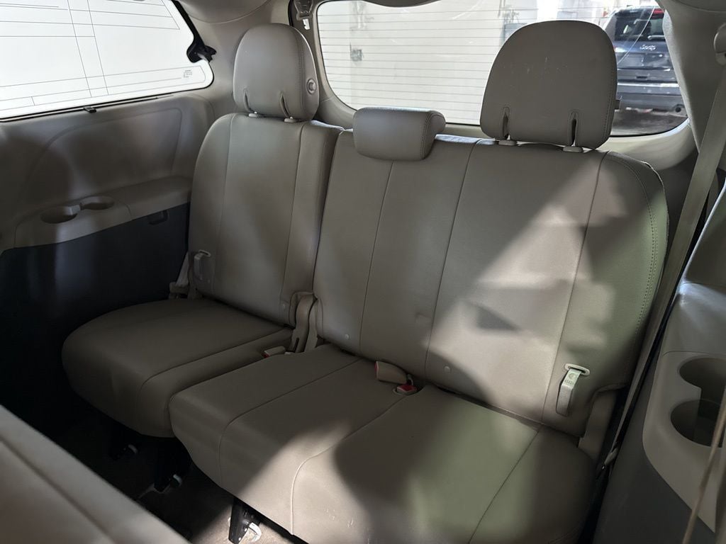 2017 Toyota Sienna XLE Automatic Access Seat FWD 7-Passenger - 22973366 - 36