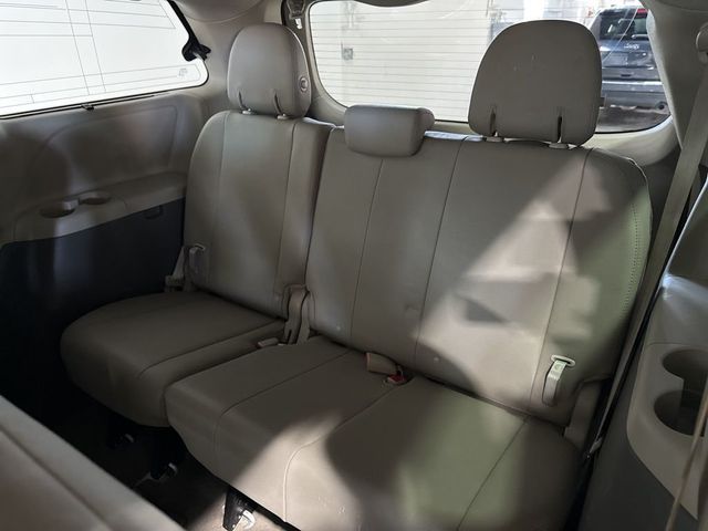 2017 Toyota Sienna XLE Automatic Access Seat FWD 7-Passenger - 22973366 - 36