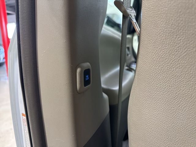 2017 Toyota Sienna XLE Automatic Access Seat FWD 7-Passenger - 22973366 - 37