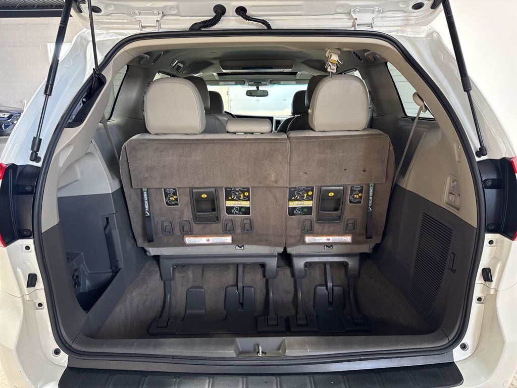 2017 Toyota Sienna XLE Automatic Access Seat FWD 7-Passenger - 22973366 - 38