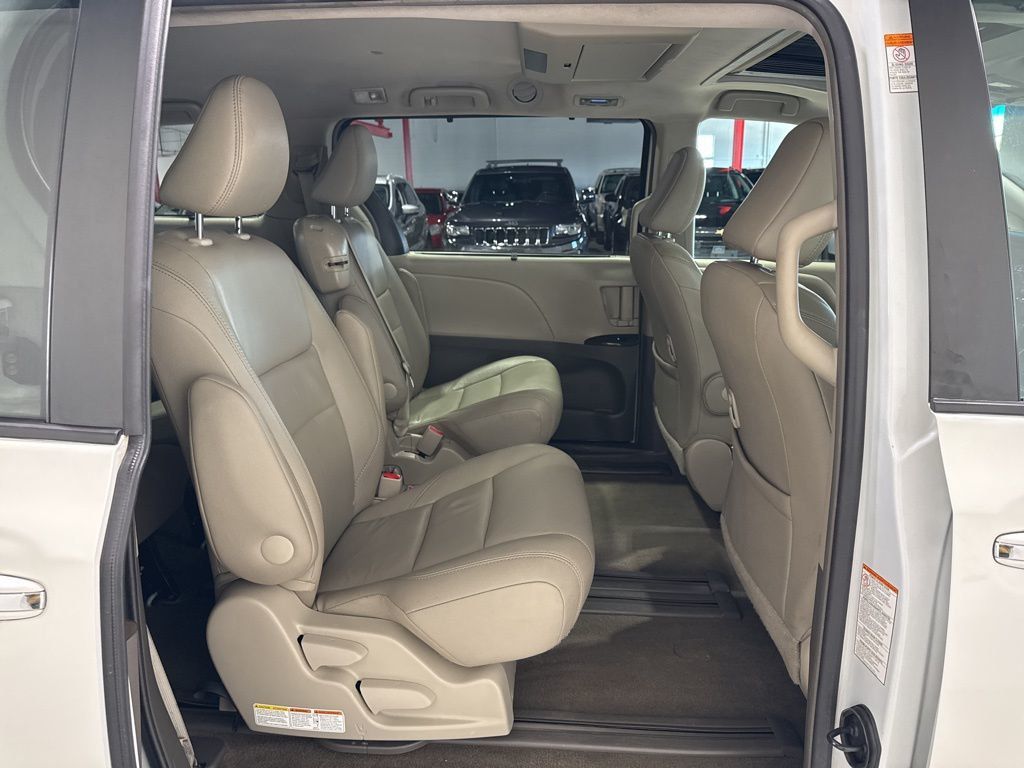 2017 Toyota Sienna XLE Automatic Access Seat FWD 7-Passenger - 22973366 - 40