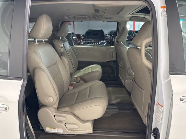 2017 Toyota Sienna XLE Automatic Access Seat FWD 7-Passenger - 22973366 - 40