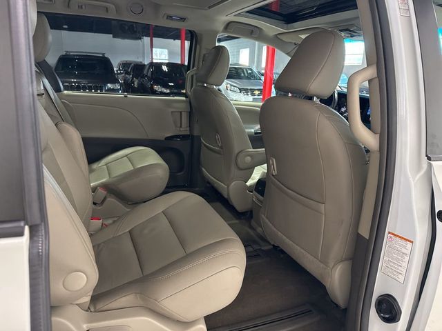 2017 Toyota Sienna XLE Automatic Access Seat FWD 7-Passenger - 22973366 - 41