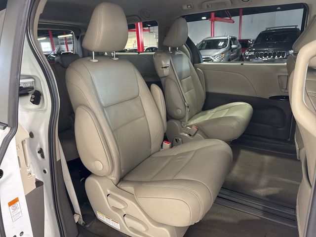 2017 Toyota Sienna XLE Automatic Access Seat FWD 7-Passenger - 22973366 - 42