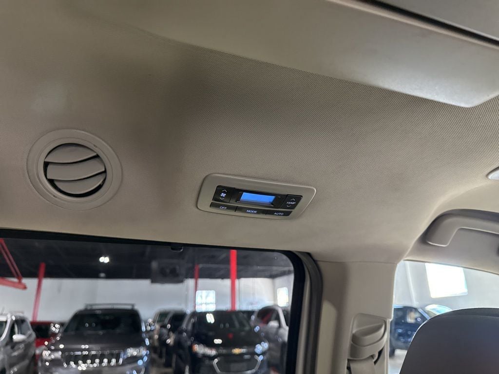 2017 Toyota Sienna XLE Automatic Access Seat FWD 7-Passenger - 22973366 - 43