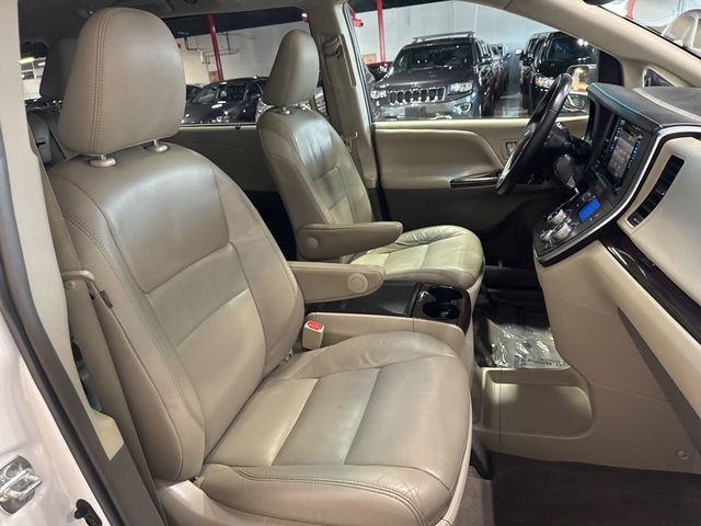 2017 Toyota Sienna XLE Automatic Access Seat FWD 7-Passenger - 22973366 - 48