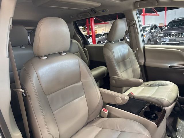 2017 Toyota Sienna XLE Automatic Access Seat FWD 7-Passenger - 22973366 - 50