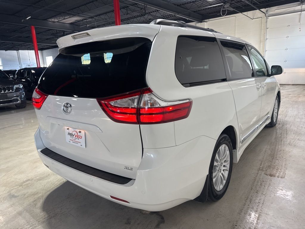 2017 Toyota Sienna XLE Automatic Access Seat FWD 7-Passenger - 22973366 - 5